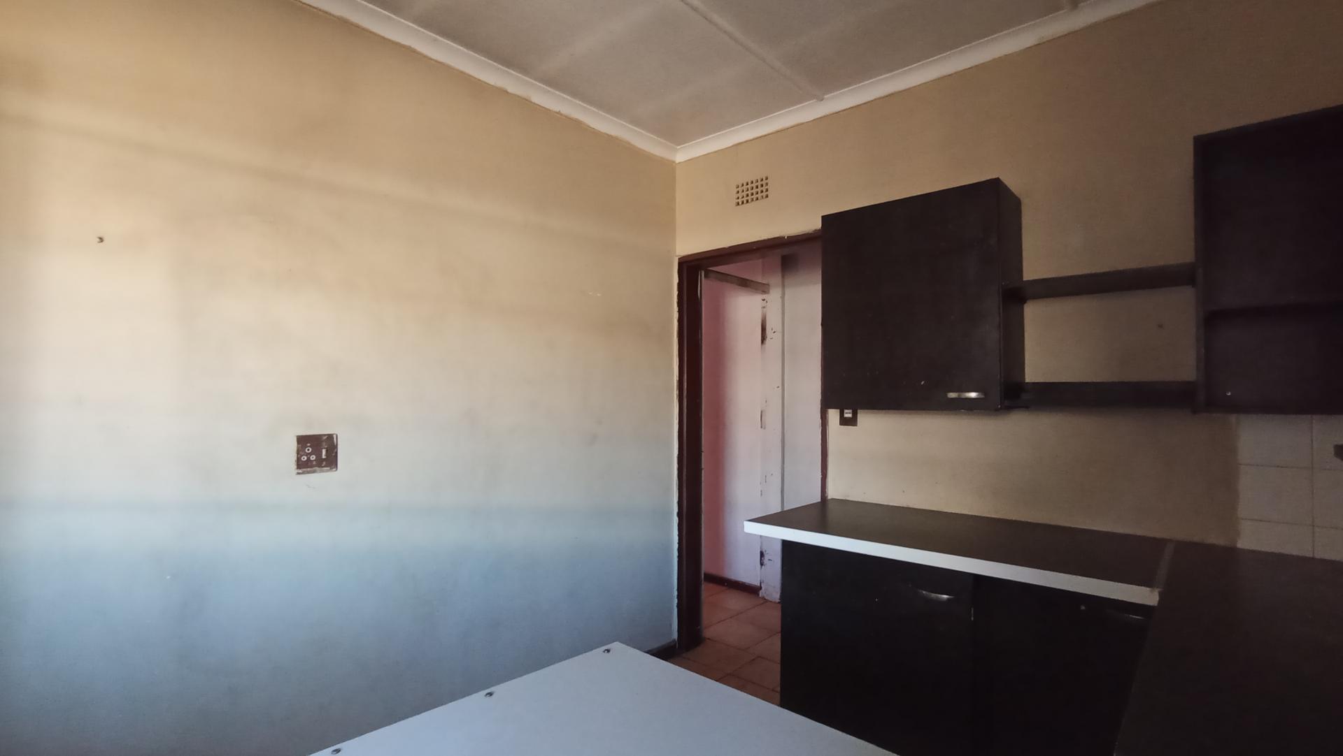 Kitchen - 12 square meters of property in Elsburg