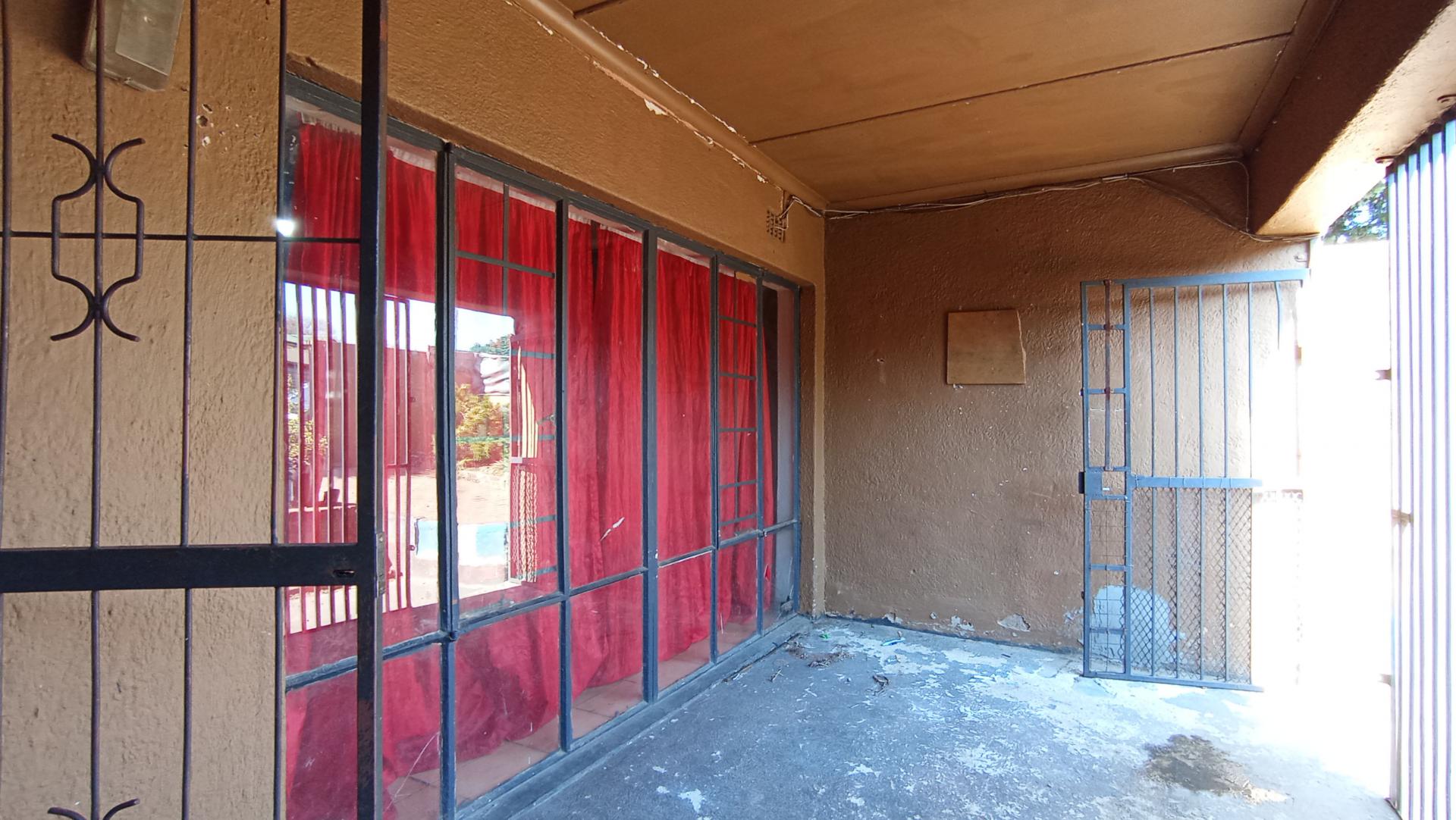 Patio - 10 square meters of property in Elsburg