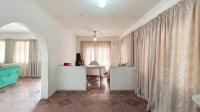 Dining Room - 11 square meters of property in Dawncrest