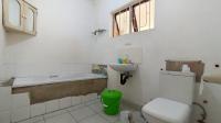 Bathroom 1 - 10 square meters of property in Dawncrest