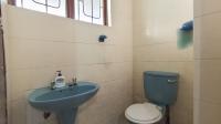 Bathroom 2 - 4 square meters of property in Dawncrest