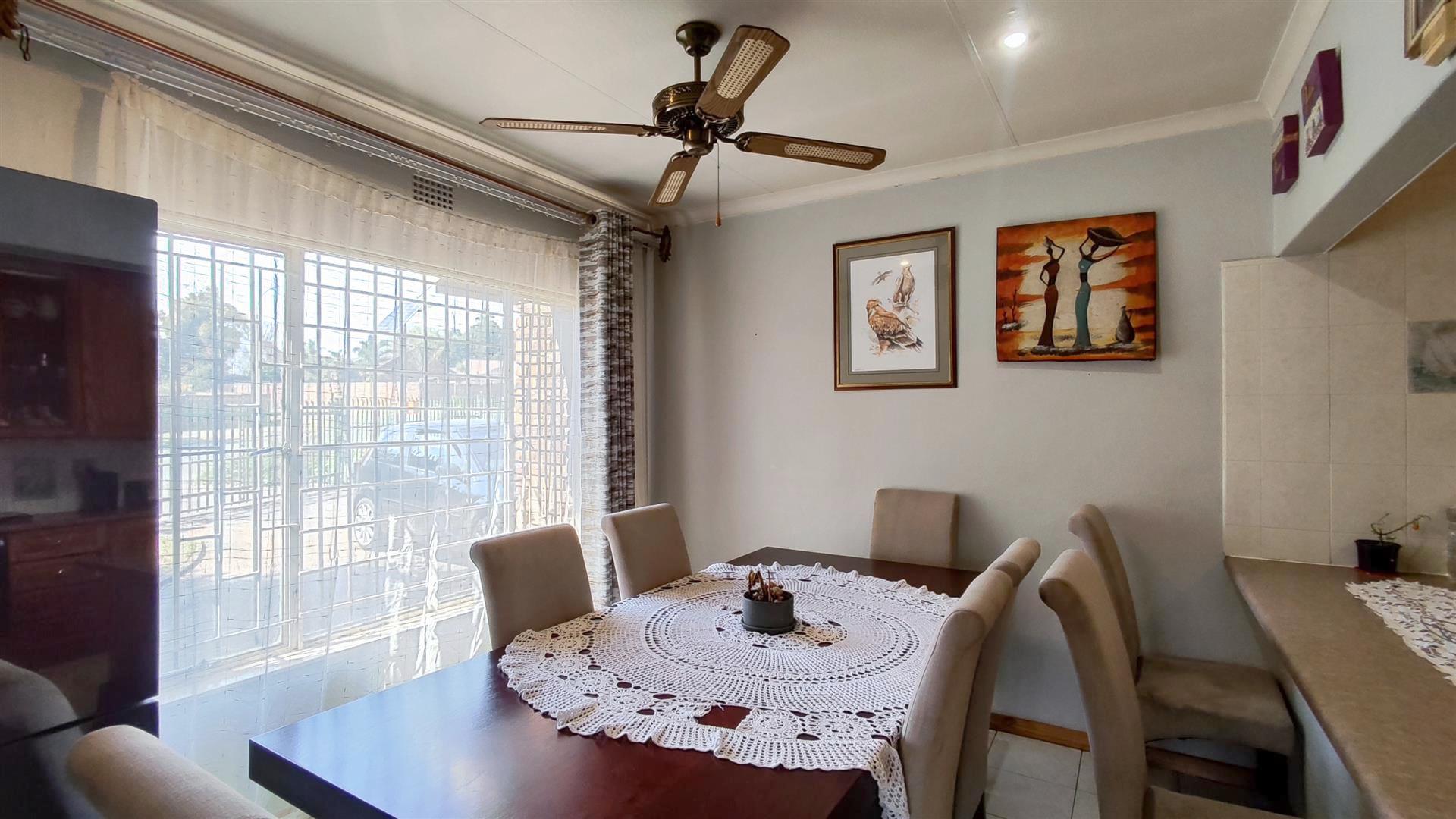 Dining Room - 12 square meters of property in Birchleigh North