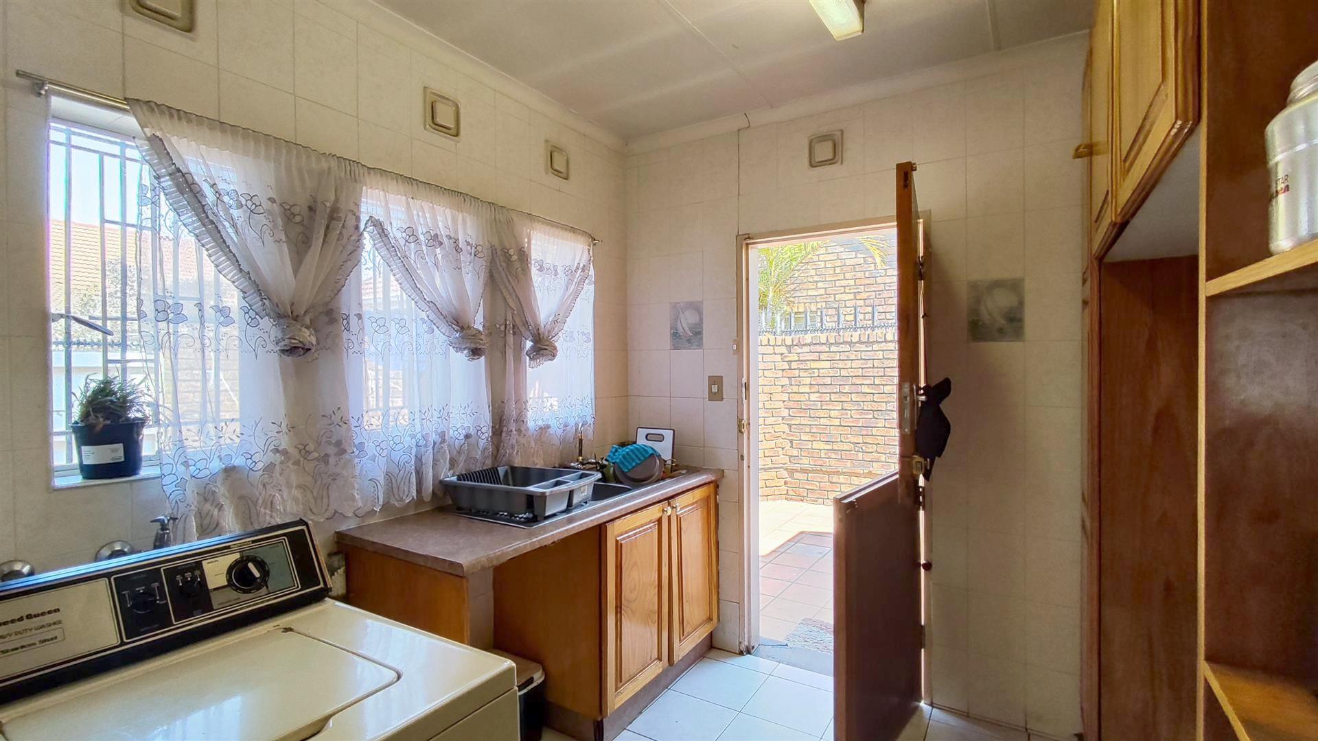 Kitchen - 20 square meters of property in Birchleigh North