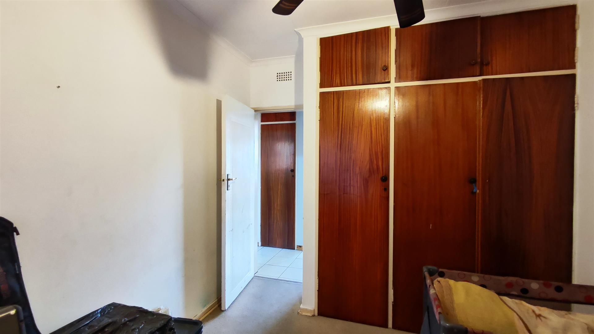 Bed Room 1 - 14 square meters of property in Birchleigh North