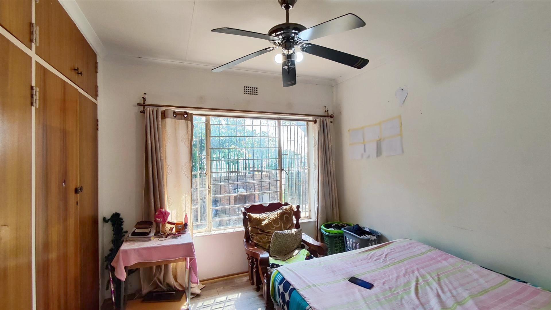 Bed Room 2 - 15 square meters of property in Birchleigh North