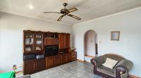 Lounges - 20 square meters of property in Birchleigh North
