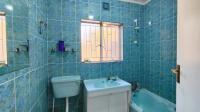Bathroom 1 - 5 square meters of property in Birchleigh North