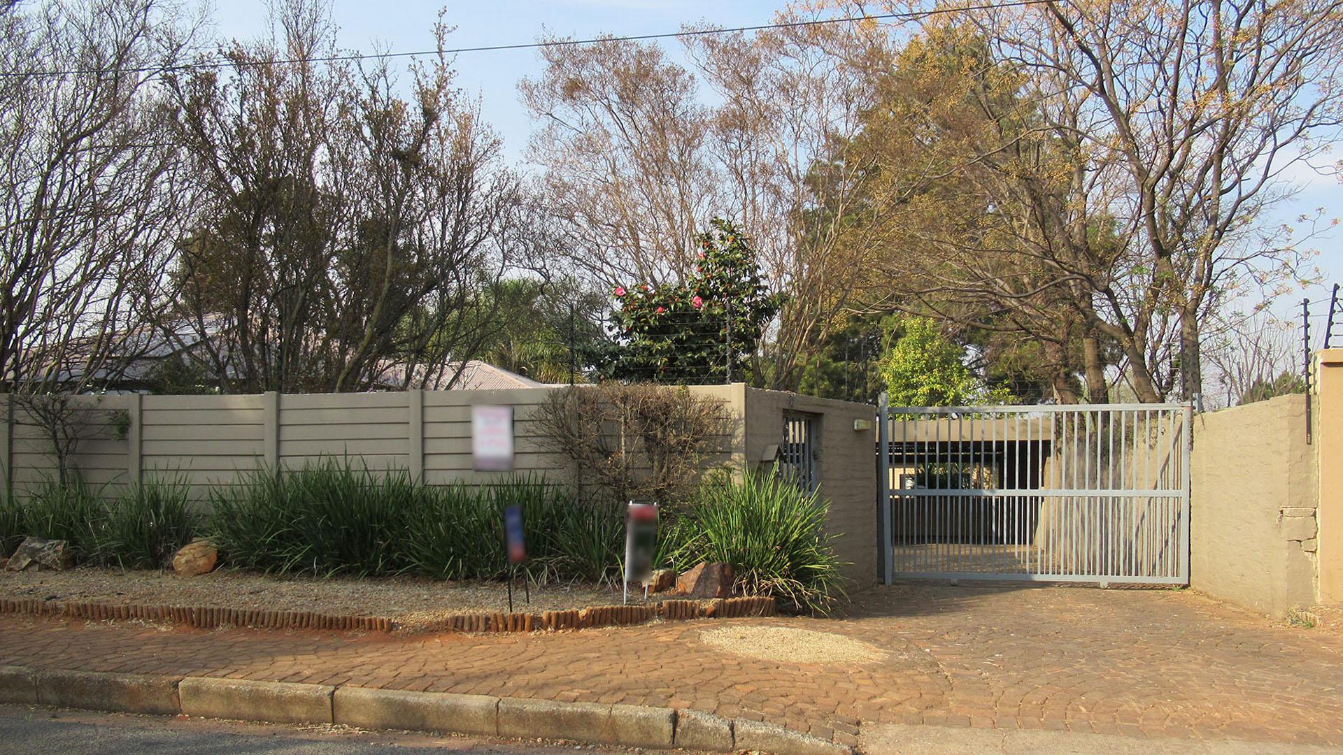 Front View of property in Roodepoort