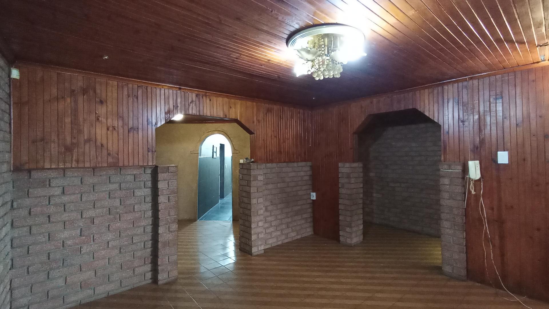 Lounges - 19 square meters of property in Pietermaritzburg (KZN)