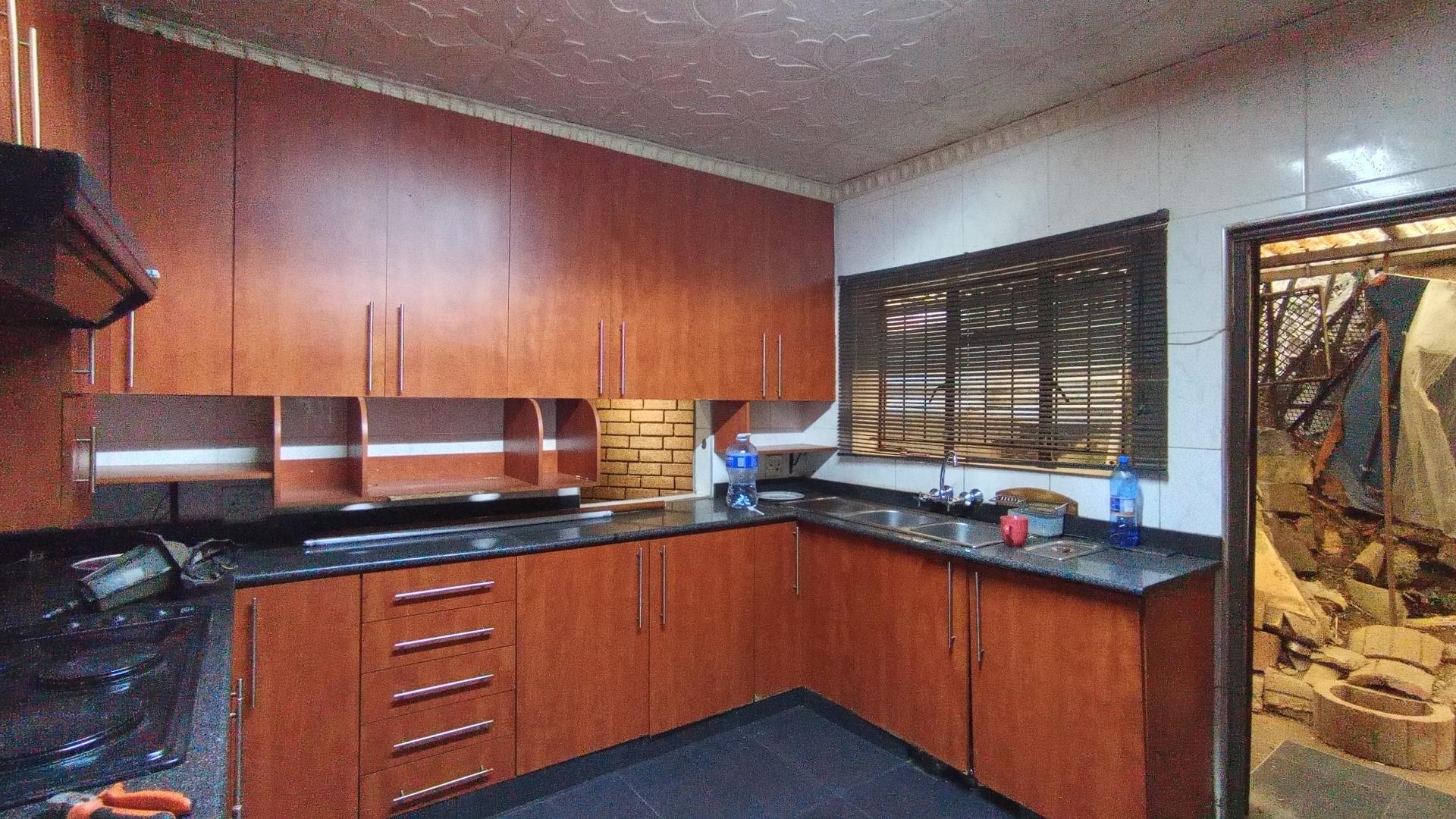 Kitchen - 26 square meters of property in Pietermaritzburg (KZN)