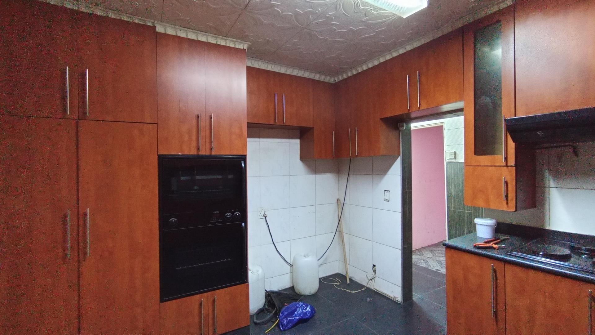Kitchen - 26 square meters of property in Pietermaritzburg (KZN)