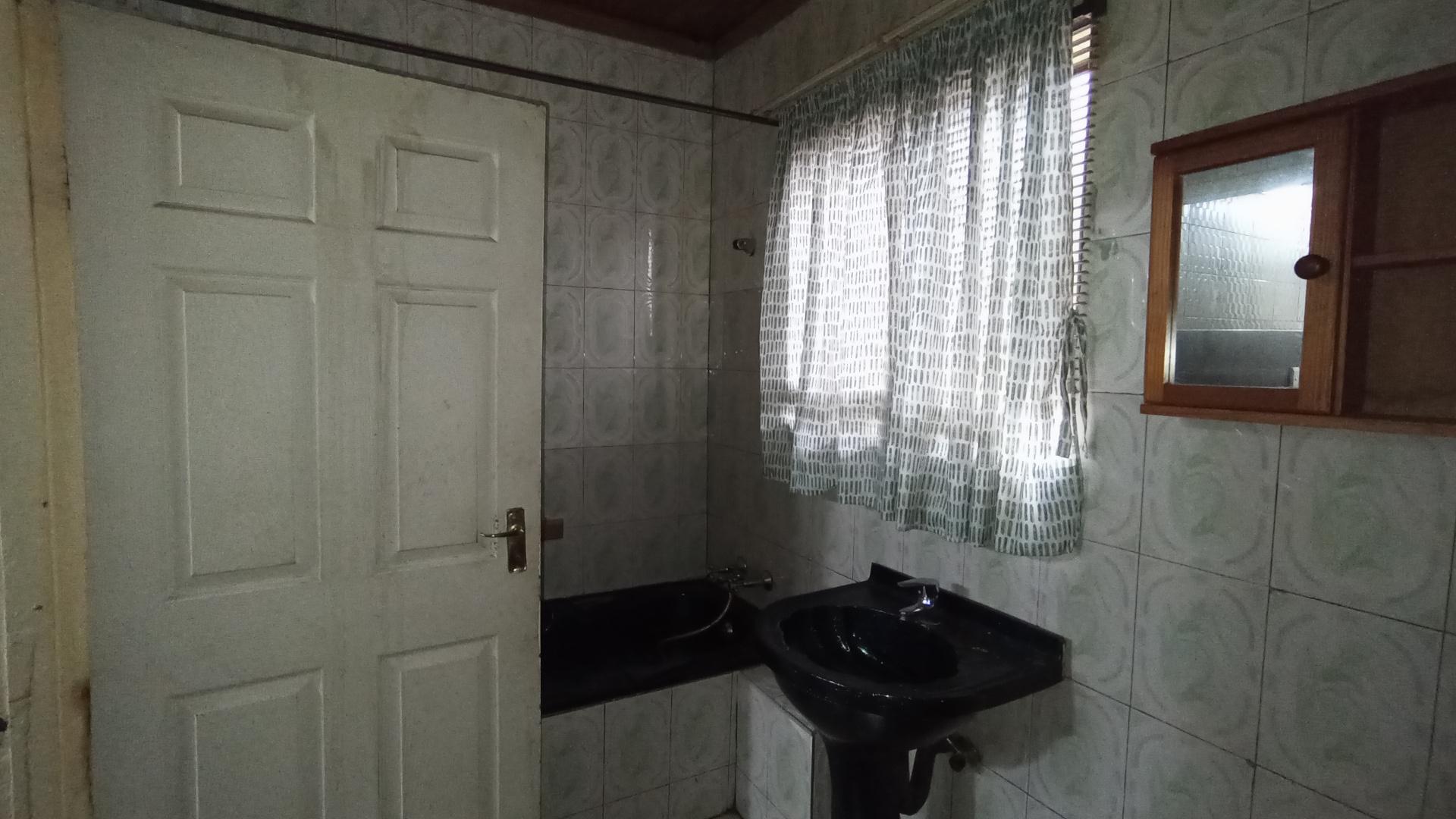 Bathroom 1 - 6 square meters of property in Pietermaritzburg (KZN)
