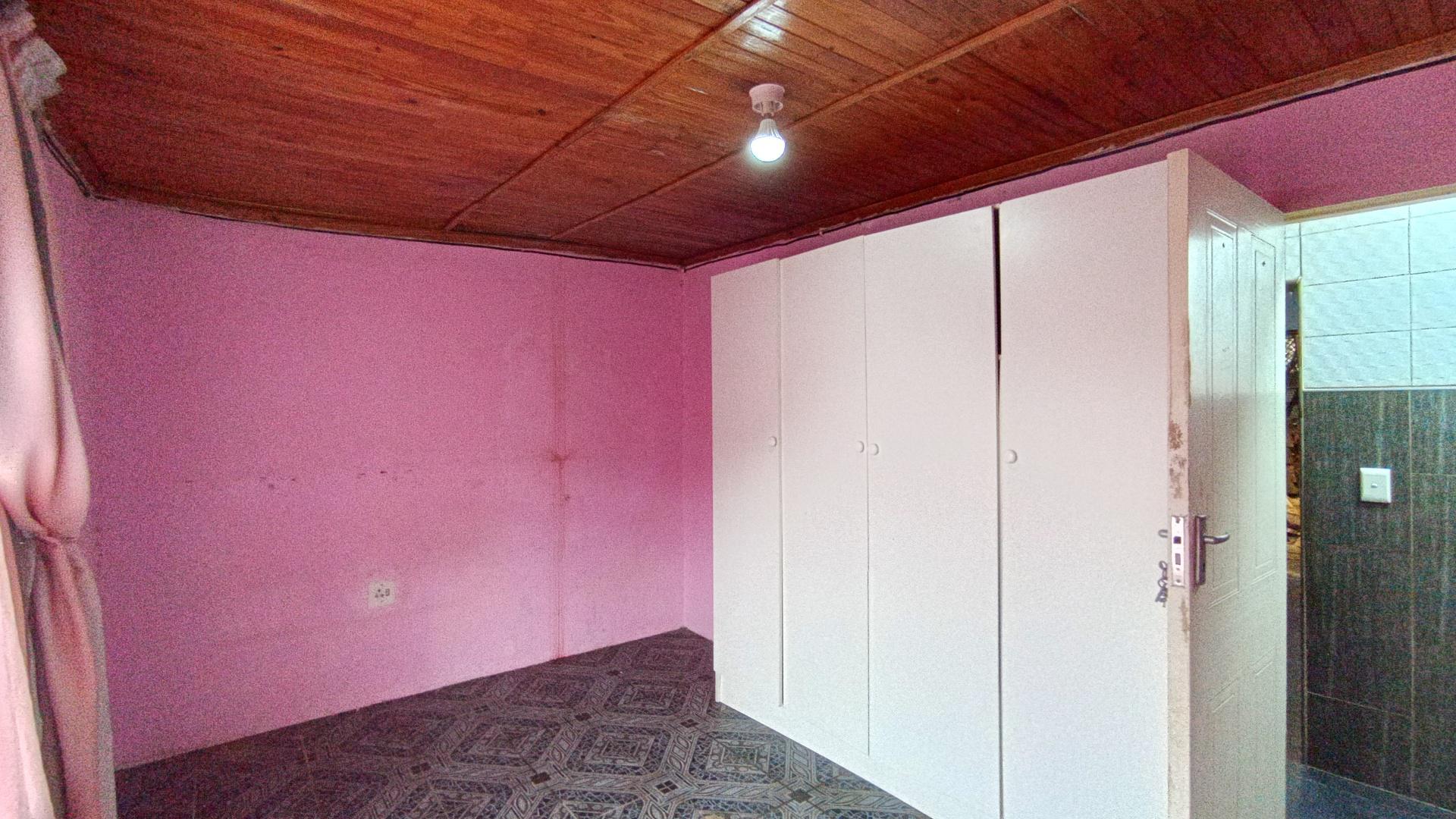 Bed Room 2 - 13 square meters of property in Pietermaritzburg (KZN)