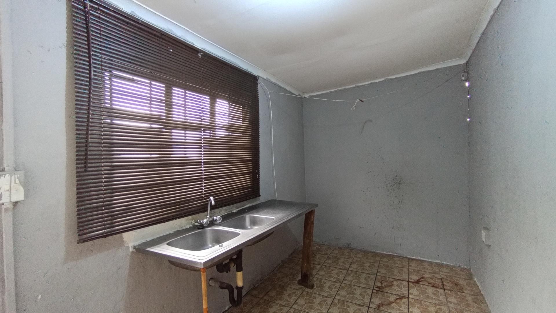 Kitchen - 26 square meters of property in Pietermaritzburg (KZN)