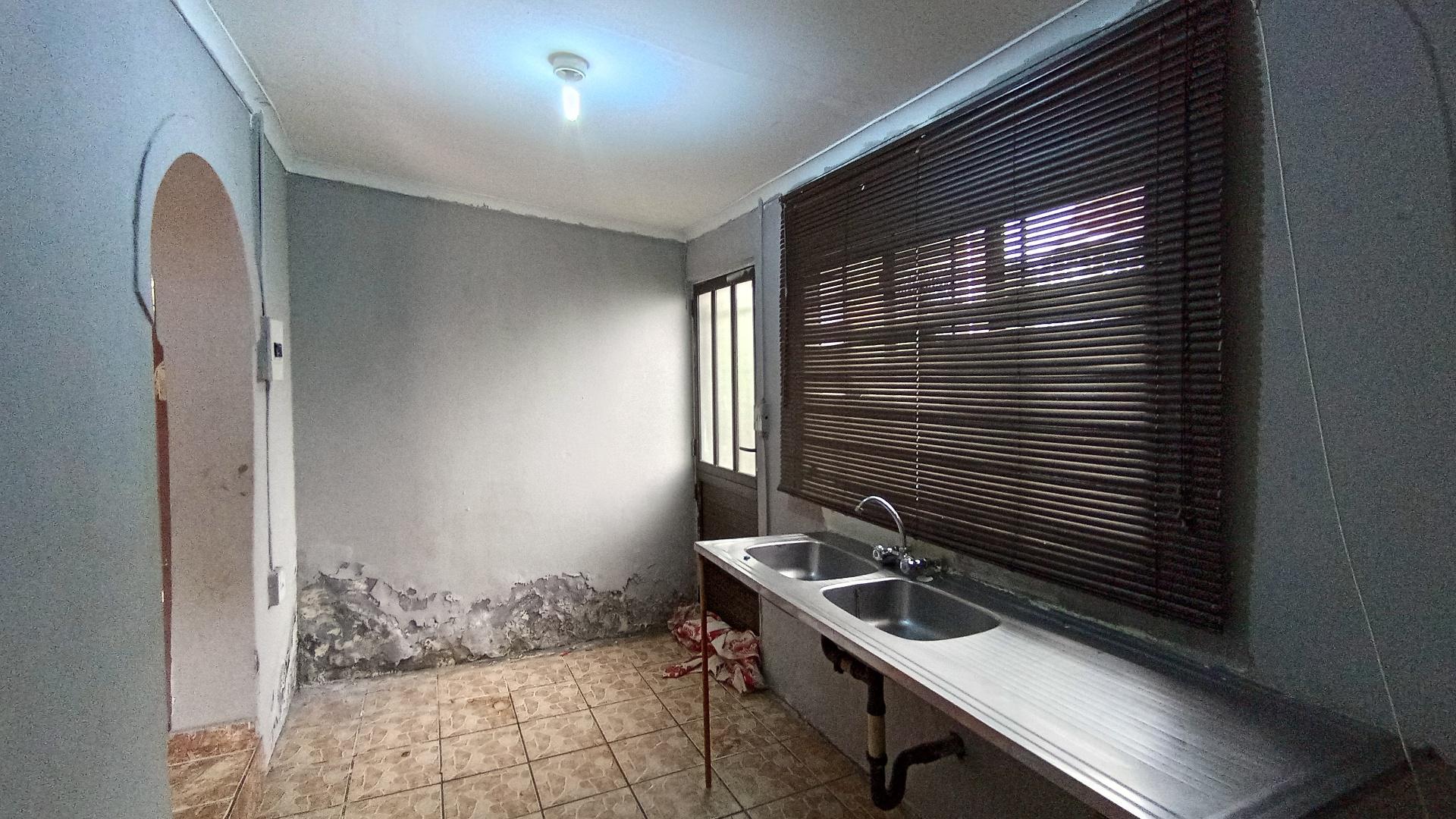 Kitchen - 26 square meters of property in Pietermaritzburg (KZN)