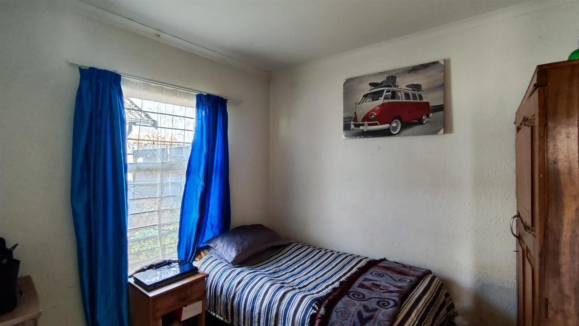 Bed Room 2 - 9 square meters of property in Salfin