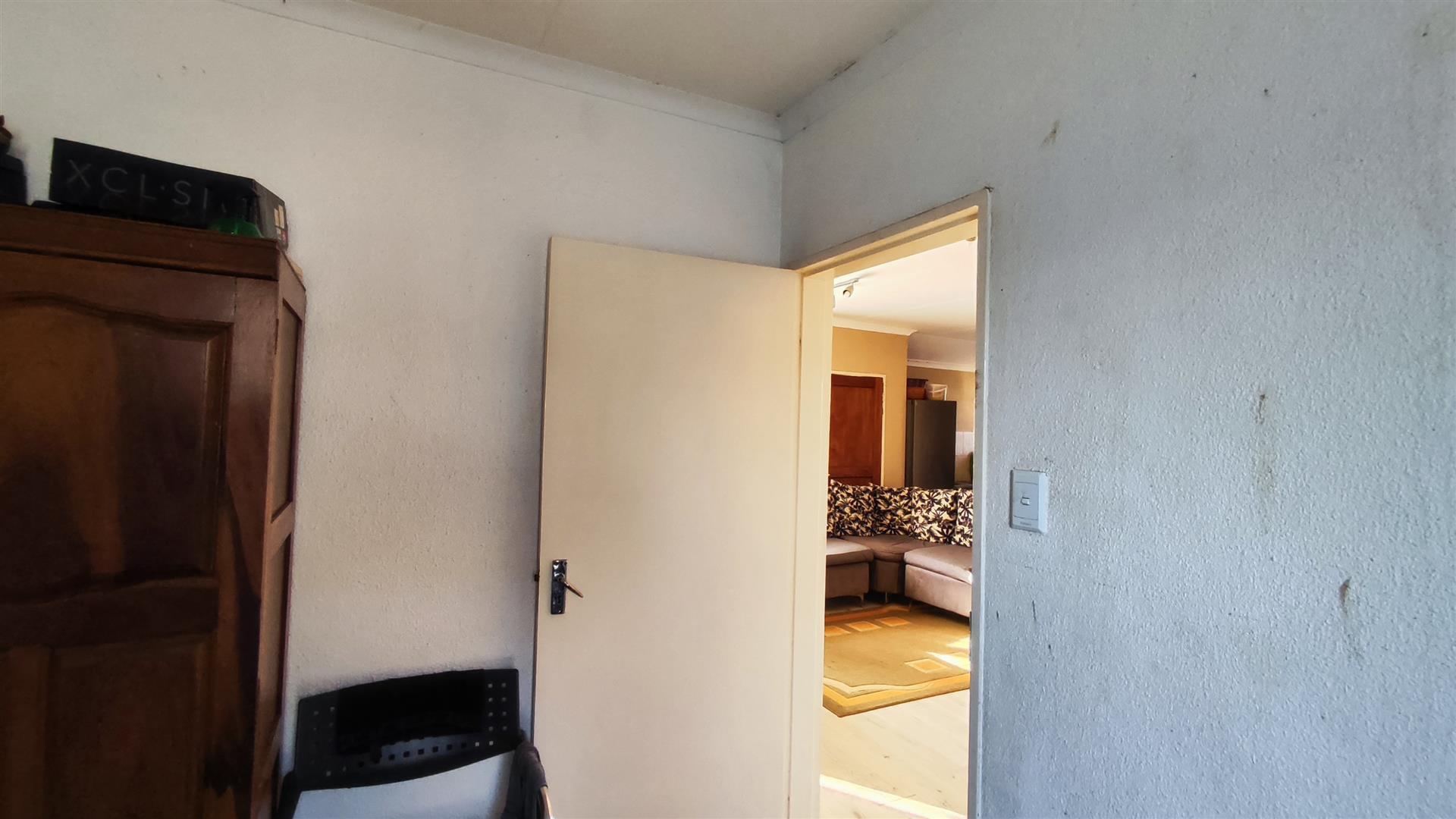 Bed Room 2 - 9 square meters of property in Salfin