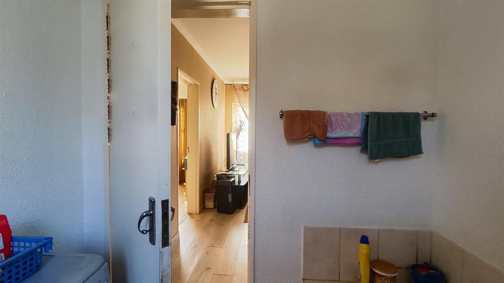 Bathroom 1 - 4 square meters of property in Salfin