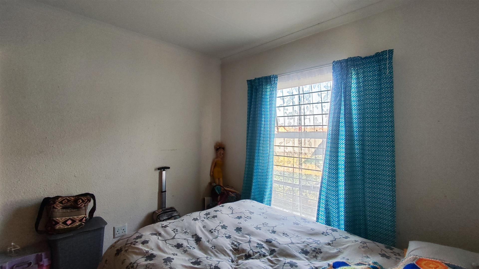 Bed Room 3 - 11 square meters of property in Salfin