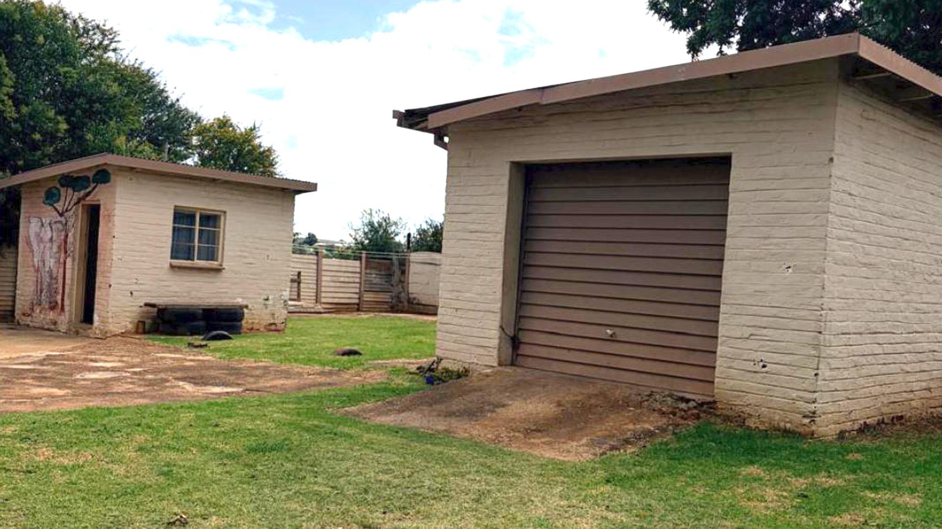 Garage of property in Ventersdorp