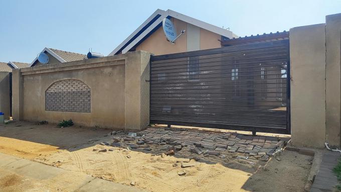 SA Home Loans Sale in Execution 3 Bedroom Freehold Residence for Sale in Windmill Park - MR690917