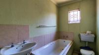 Bathroom 1 - 5 square meters of property in Windmill Park