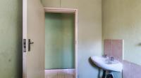 Bathroom 1 - 5 square meters of property in Windmill Park