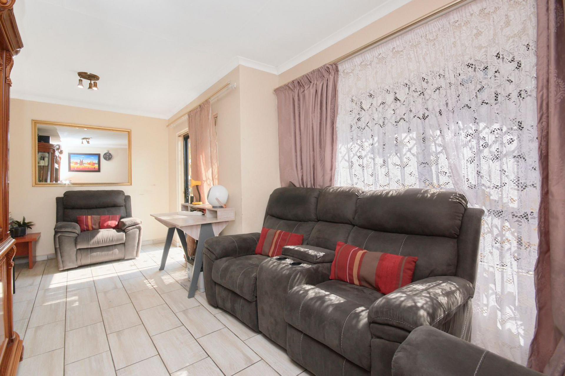  of property in Thatchfield