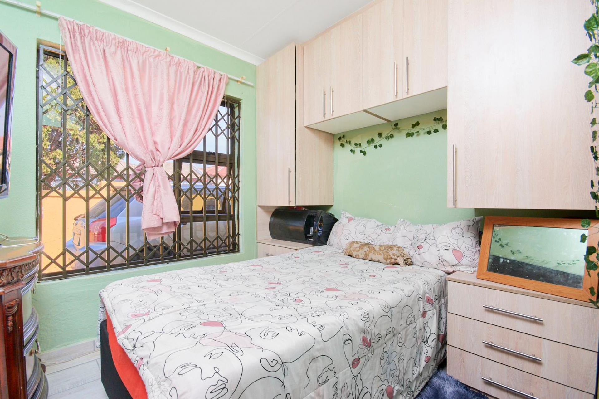  of property in Thatchfield