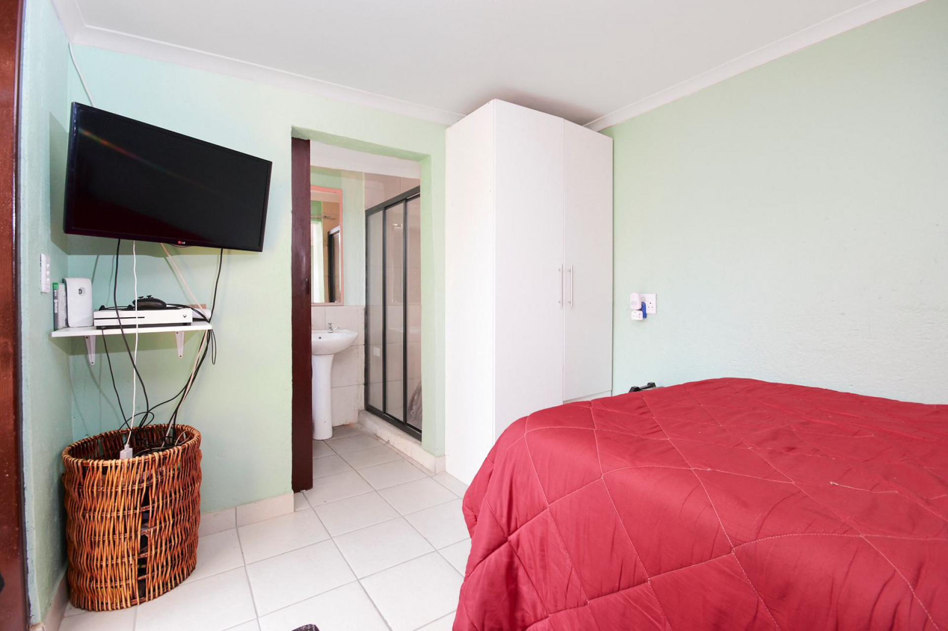  of property in Thatchfield