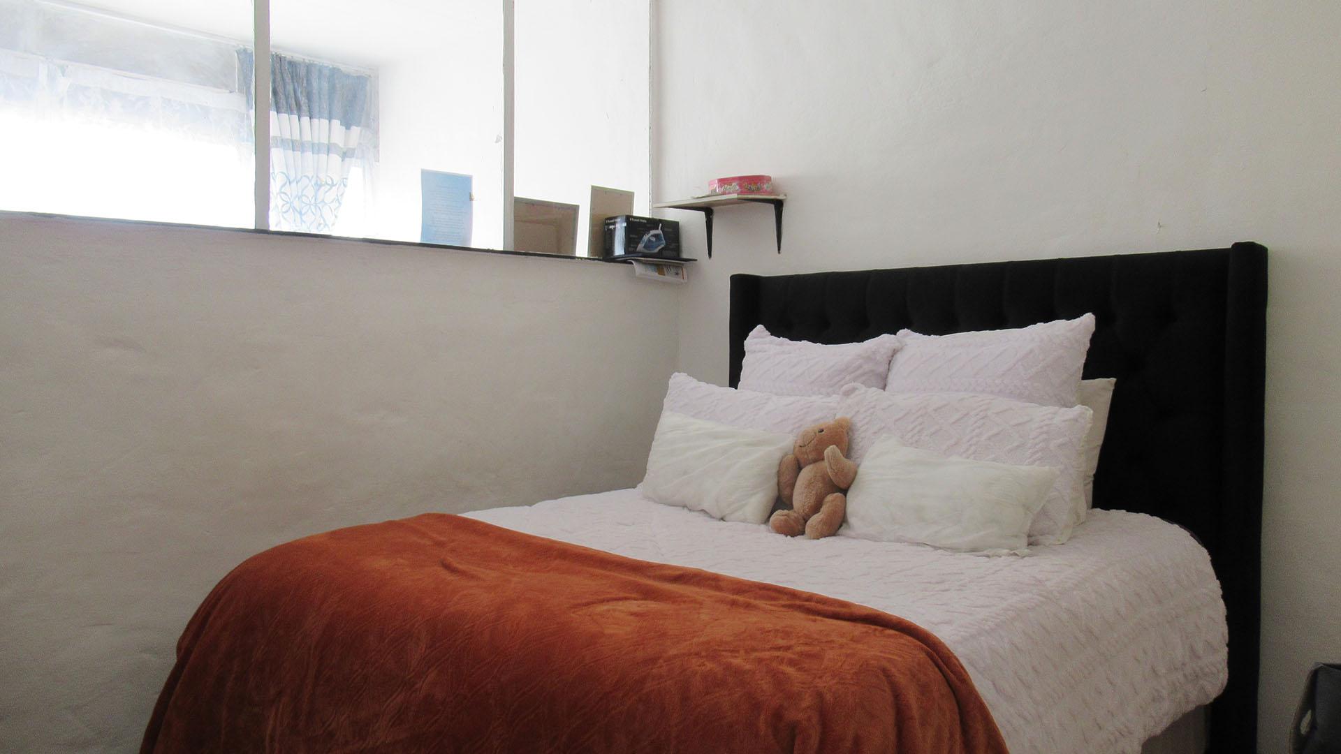 Bed Room 1 - 13 square meters of property in Witpoortjie