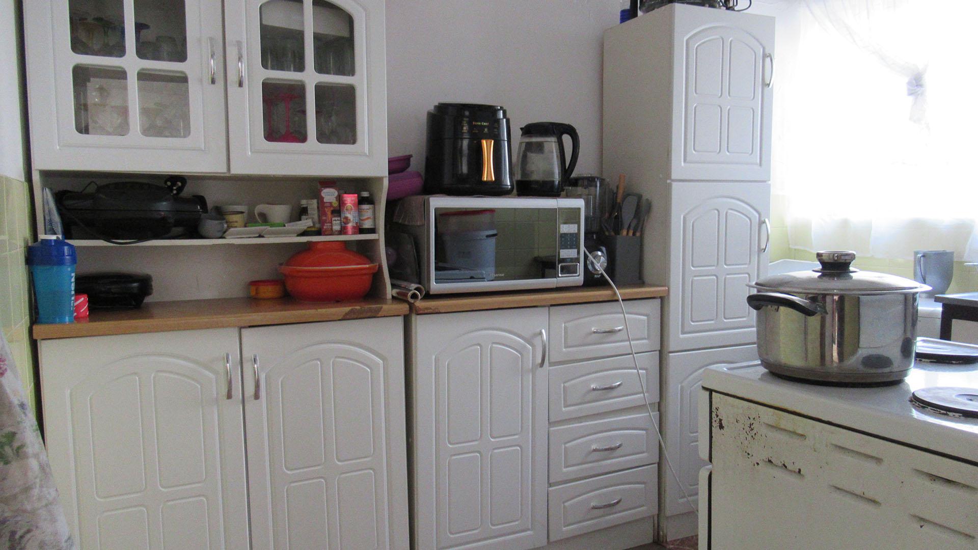 Kitchen - 6 square meters of property in Witpoortjie