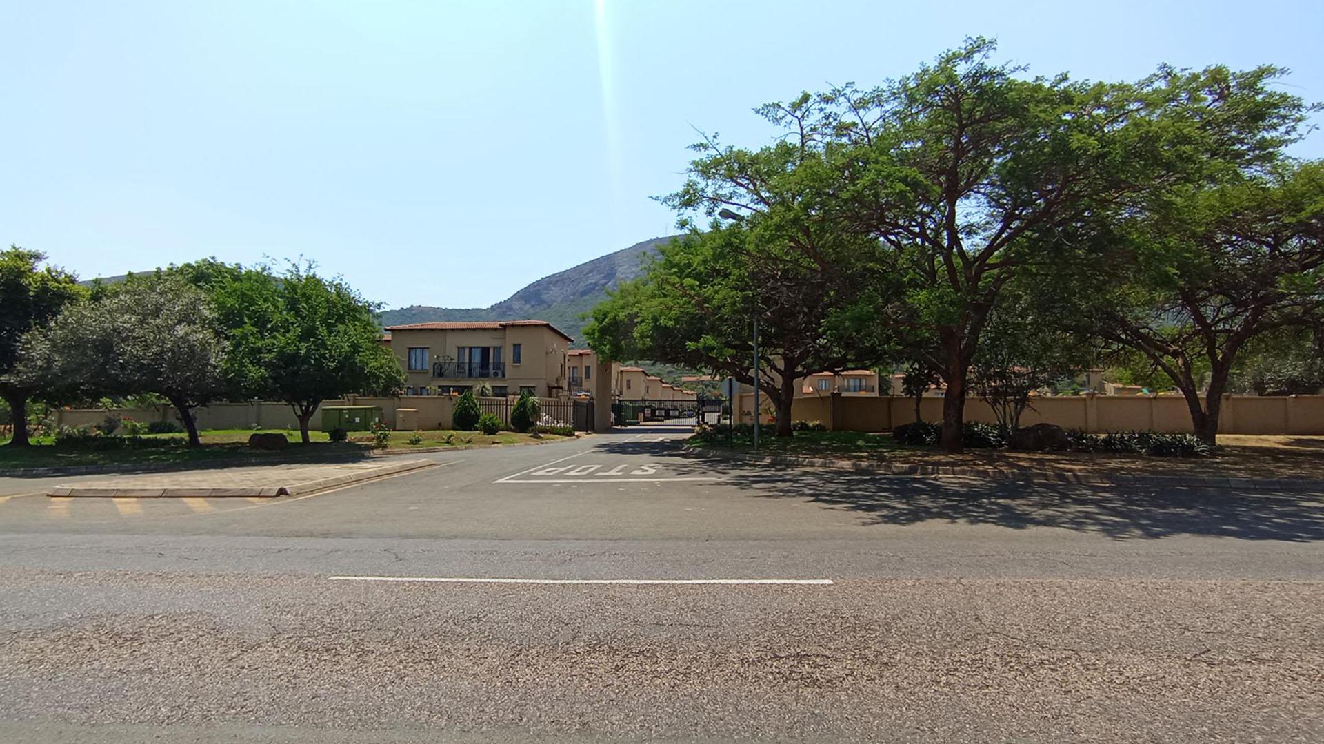 Front View of property in Melodie