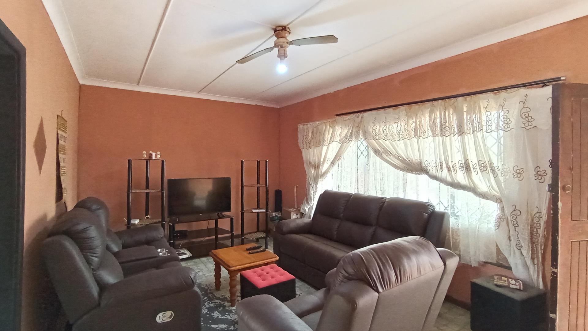 Lounges - 23 square meters of property in Sunwich Port