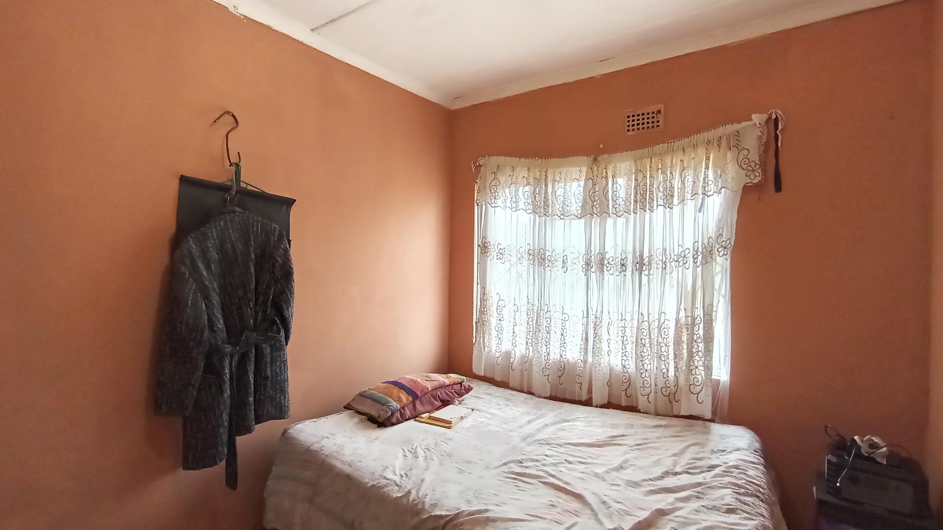 Bed Room 1 - 11 square meters of property in Sunwich Port