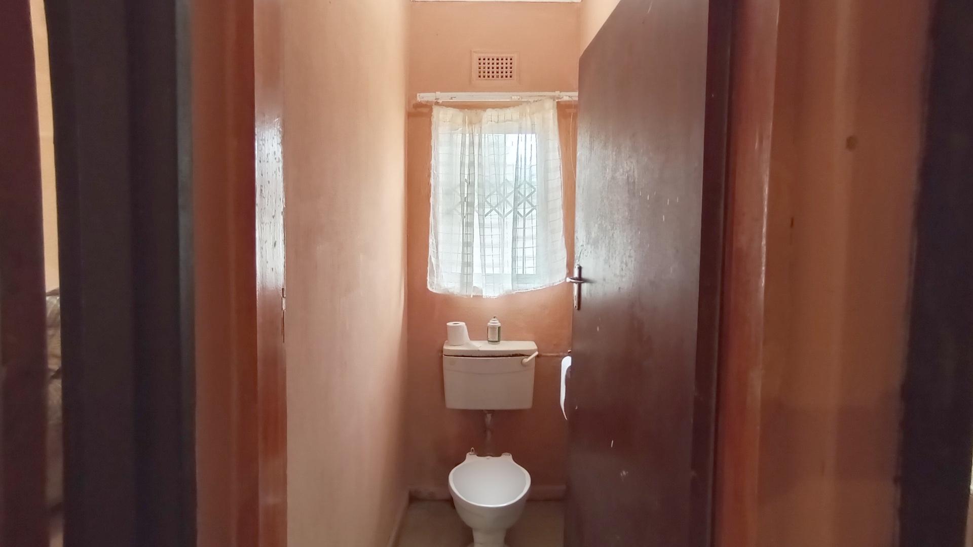 Bathroom 1 - 15 square meters of property in Sunwich Port