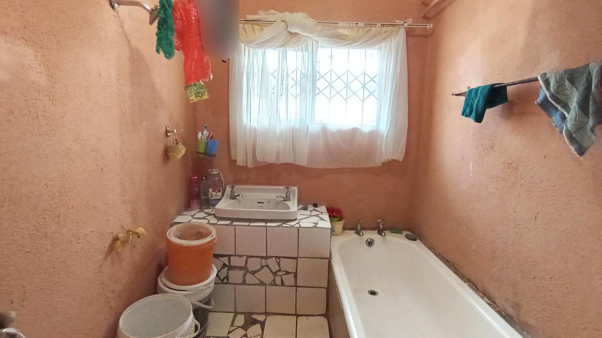 Bathroom 1 - 15 square meters of property in Sunwich Port