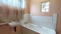 Bathroom 1 - 15 square meters of property in Sunwich Port