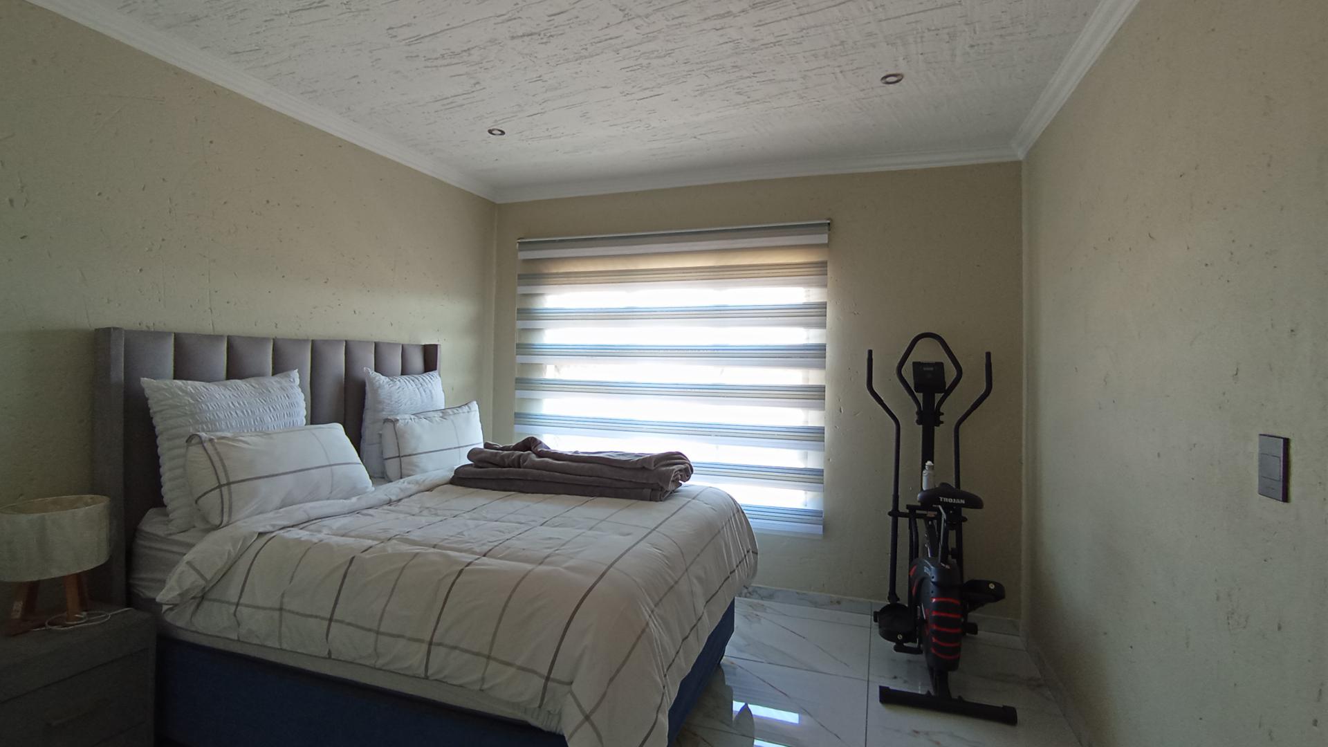 Bed Room 2 - 18 square meters of property in Halfway House