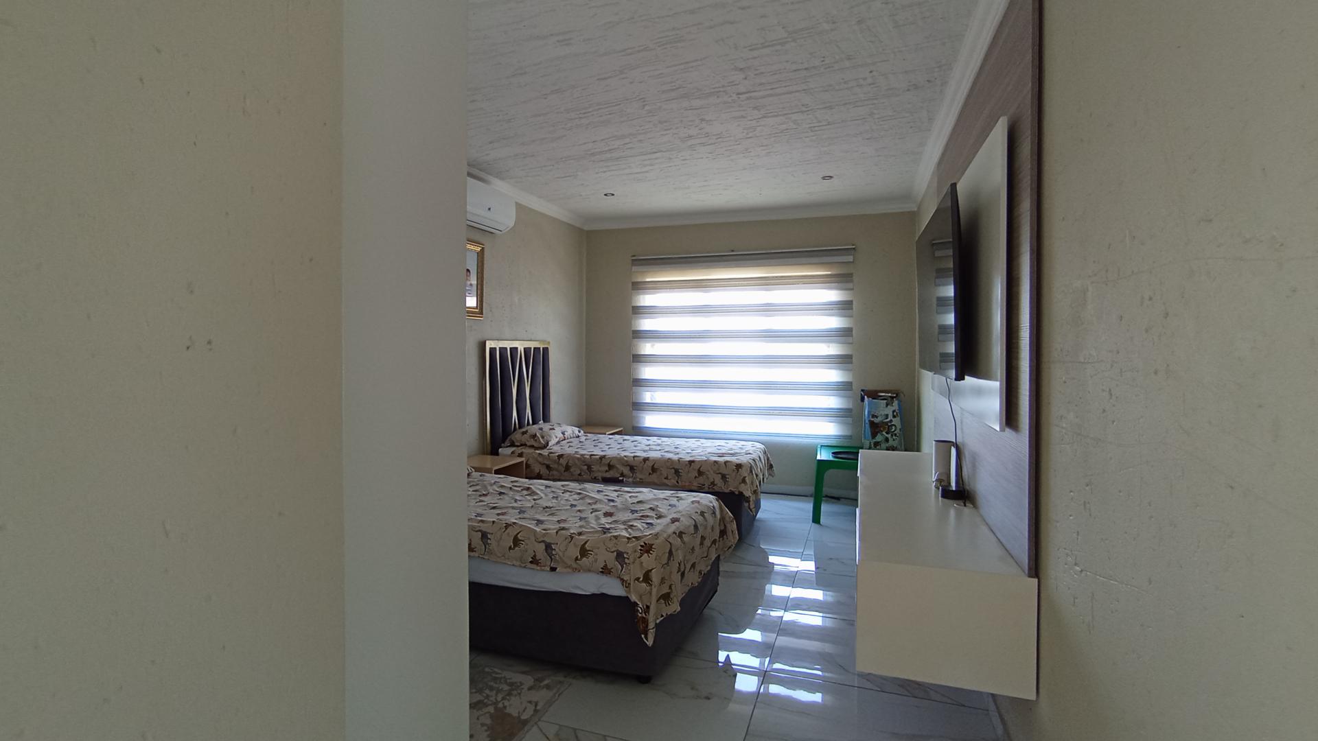 Bed Room 3 - 22 square meters of property in Halfway House