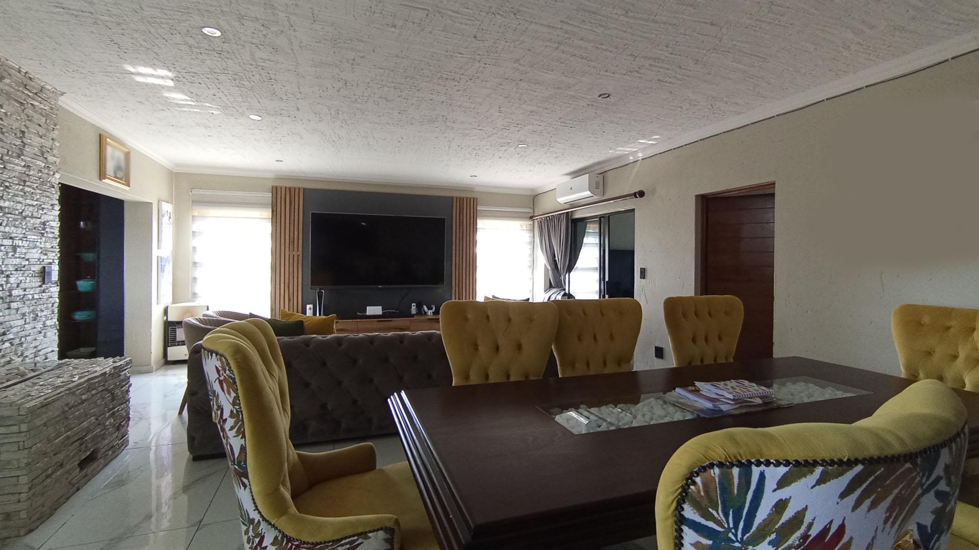 Dining Room - 12 square meters of property in Halfway House