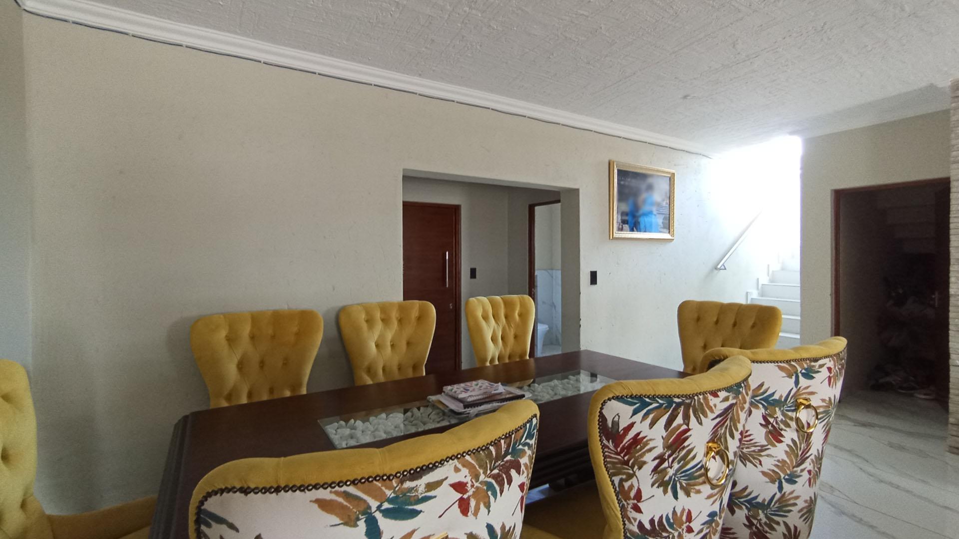 Dining Room - 12 square meters of property in Halfway House