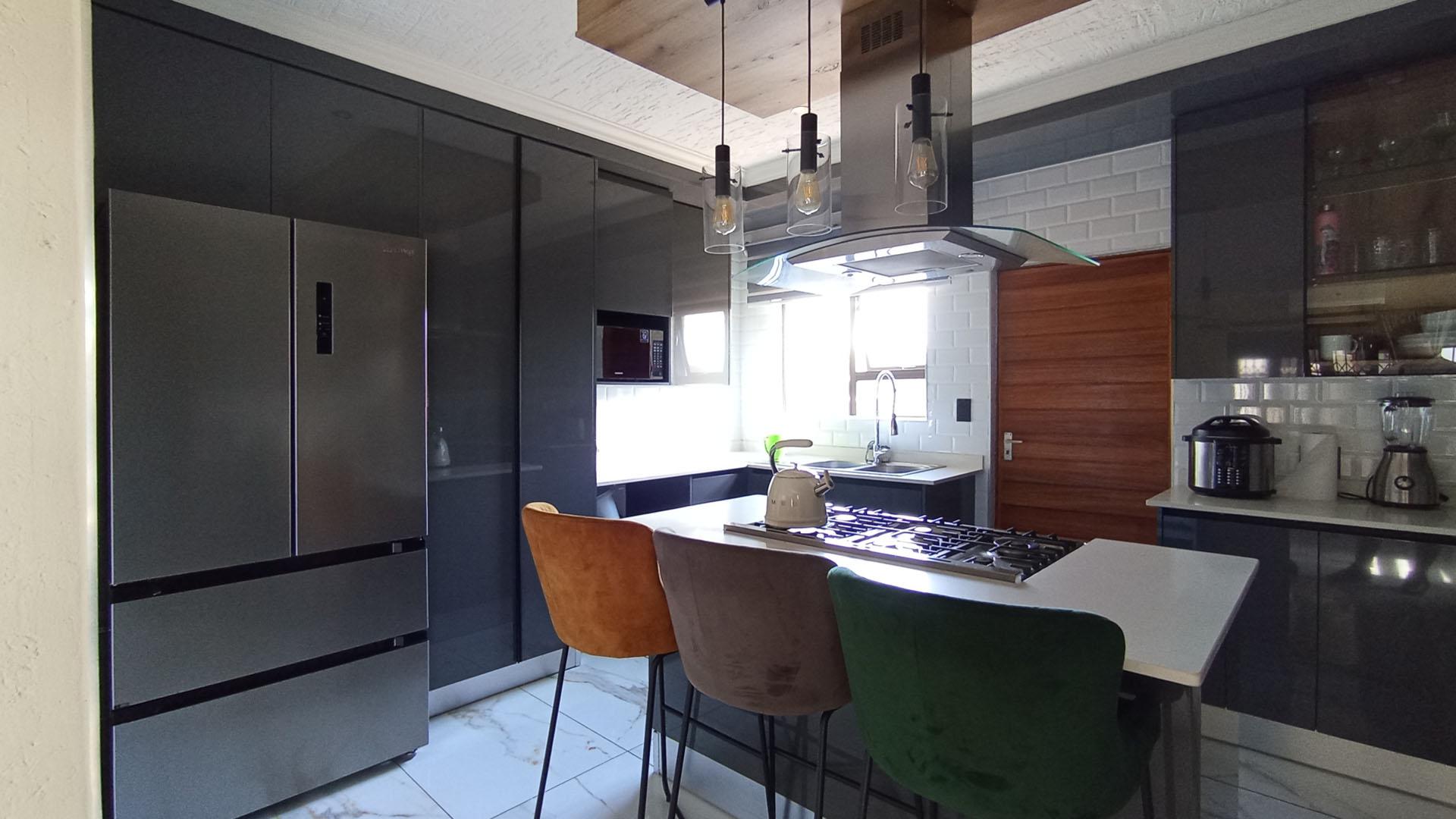 Kitchen - 19 square meters of property in Halfway House