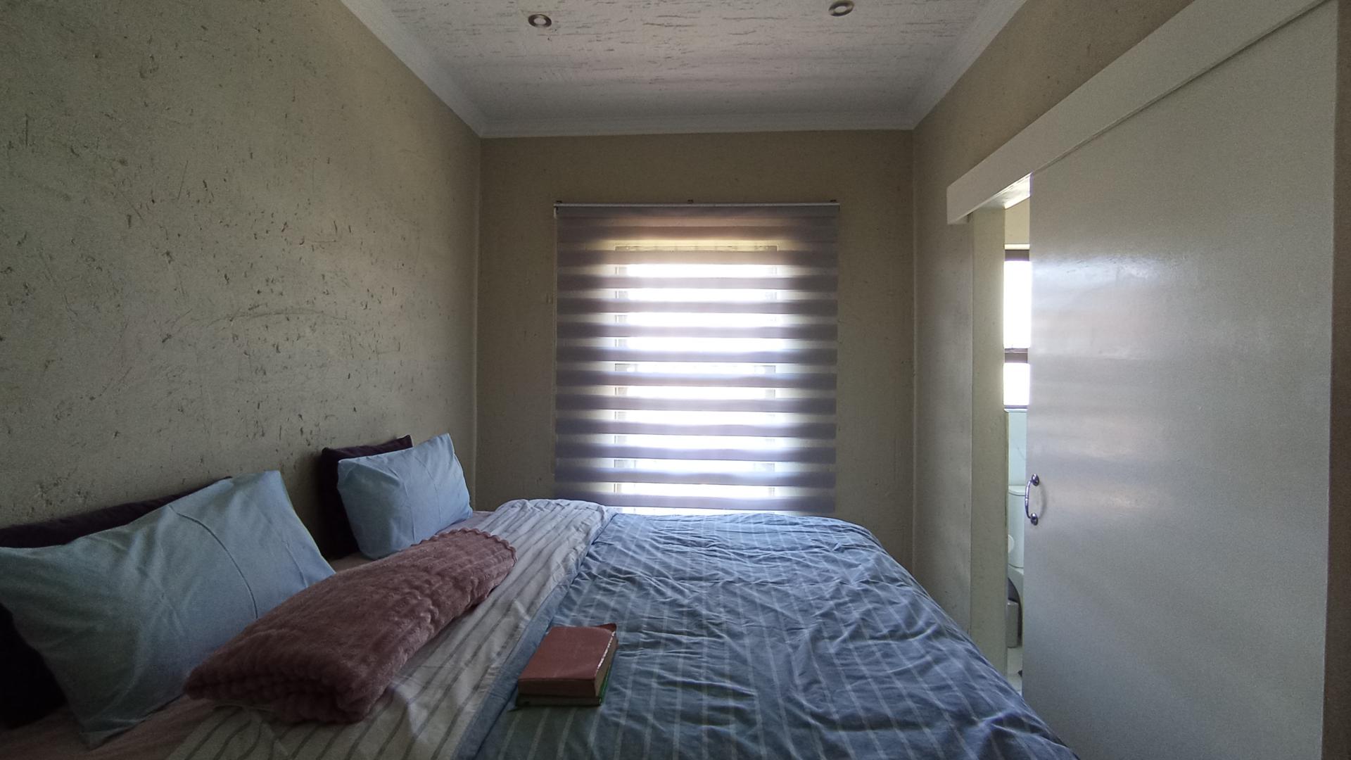 Bed Room 1 - 12 square meters of property in Halfway House