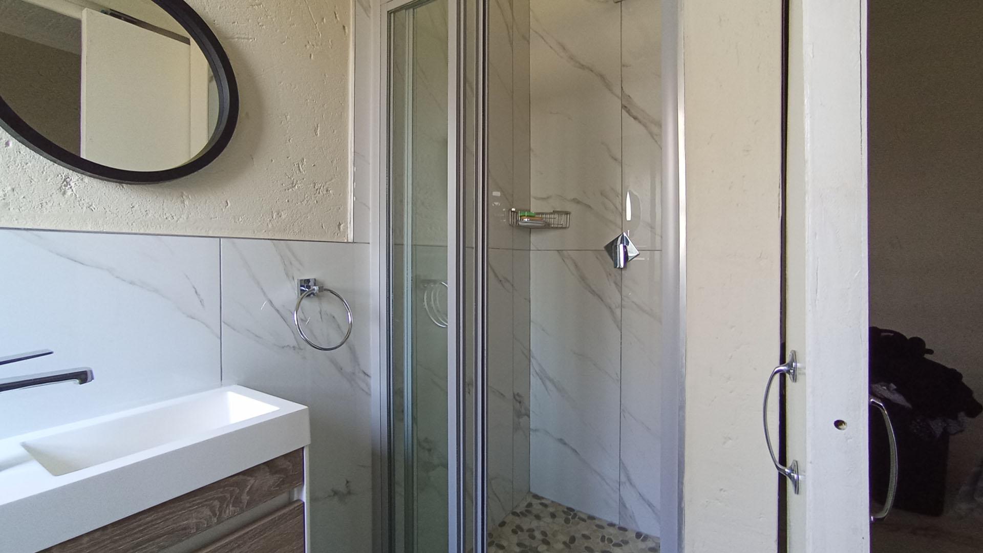 Bathroom 1 - 3 square meters of property in Halfway House