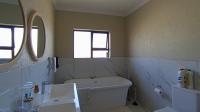 Main Bathroom - 11 square meters of property in Halfway House