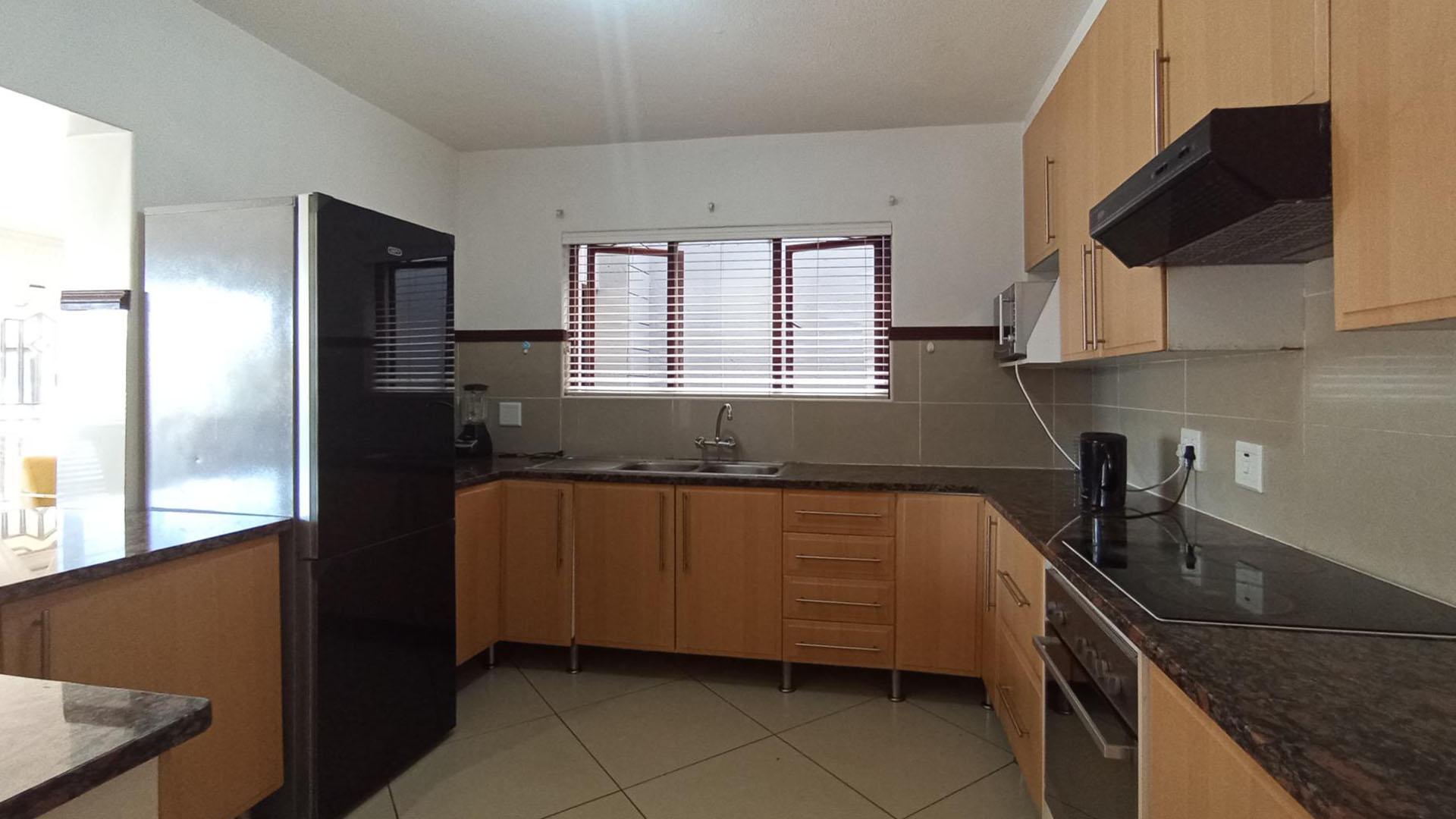 Kitchen - 12 square meters of property in Rietvlei Ridge Country Estate