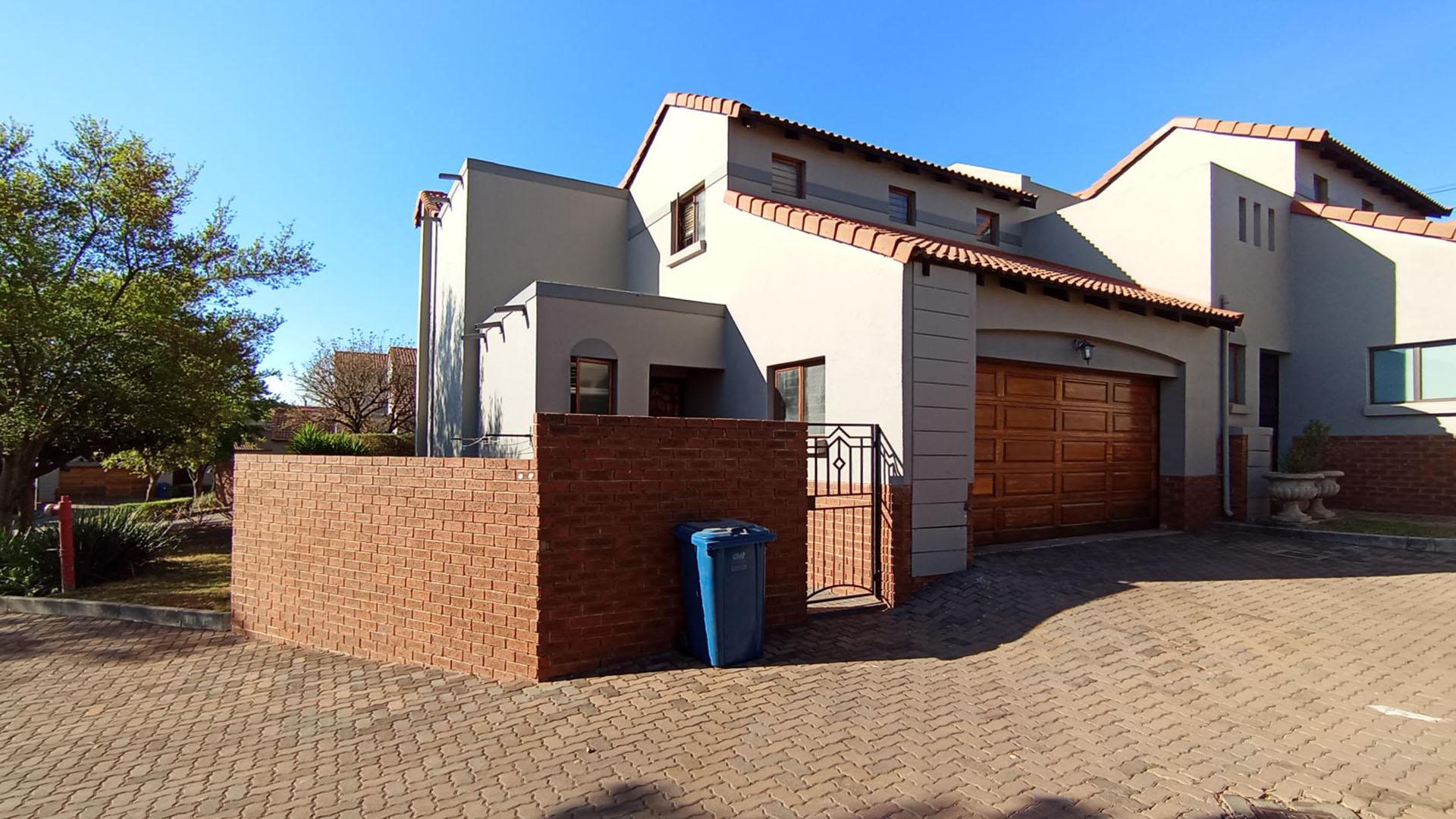 Front View of property in Rietvlei Ridge Country Estate