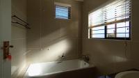 Bathroom 1 - 5 square meters of property in Rietvlei Ridge Country Estate