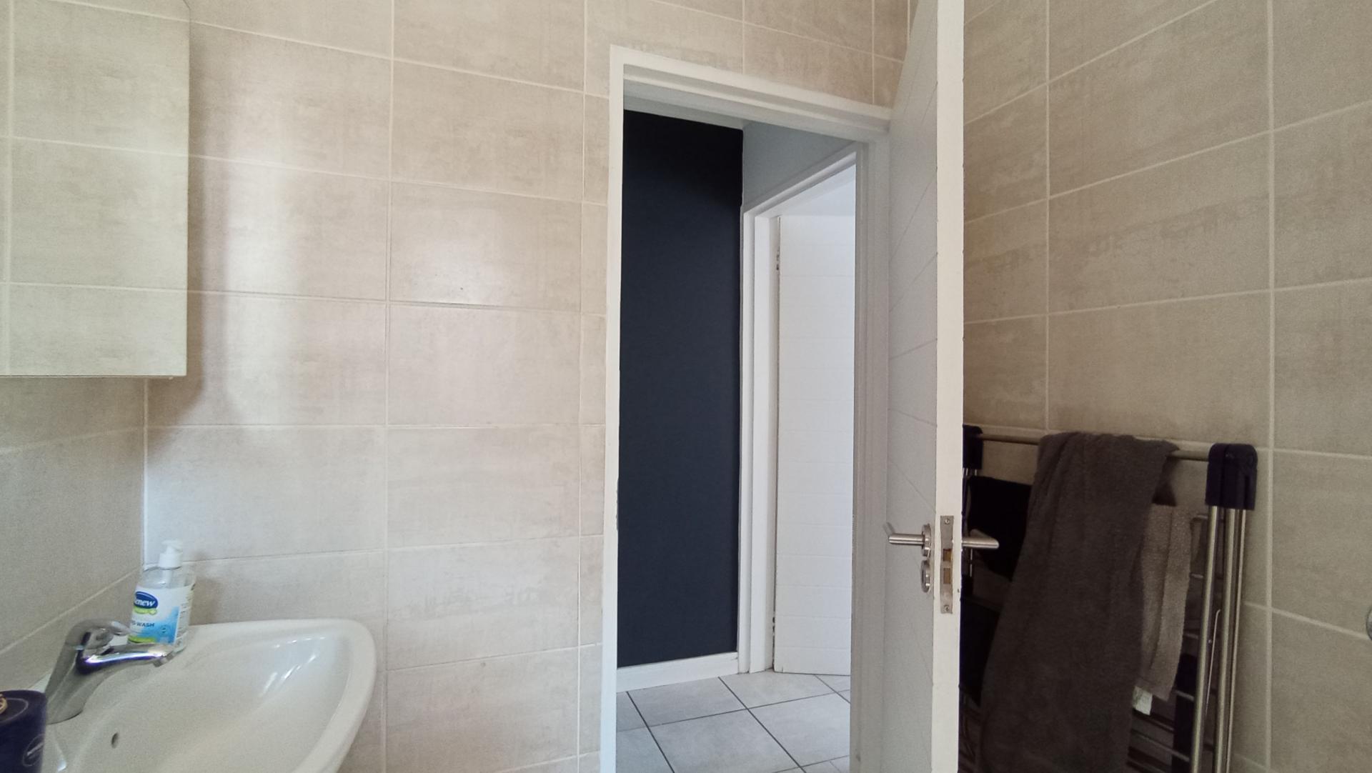 Bathroom 1 - 5 square meters of property in Linbro Park A.H.